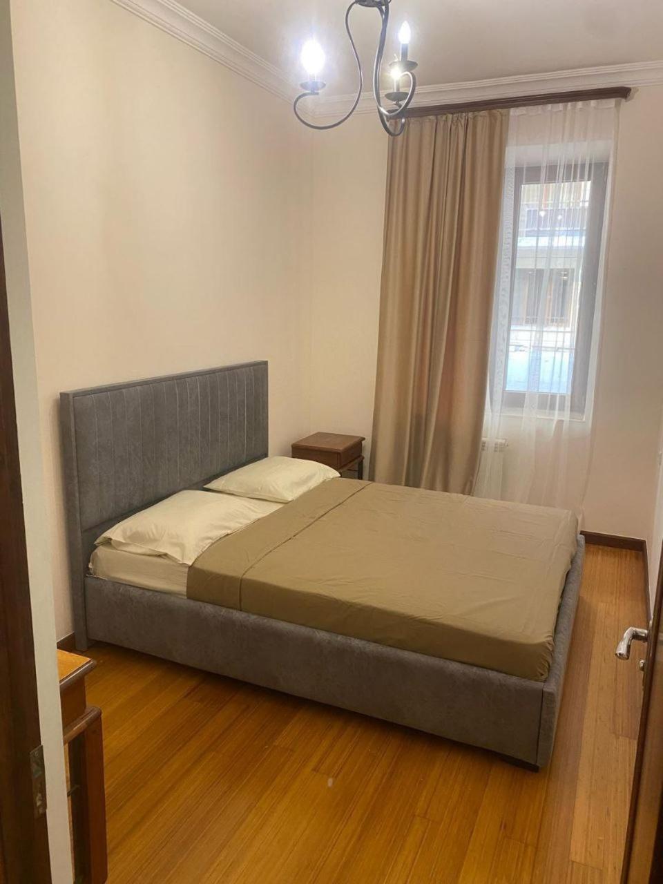 Hotel & Apartments California Yerevan Ngoại thất bức ảnh