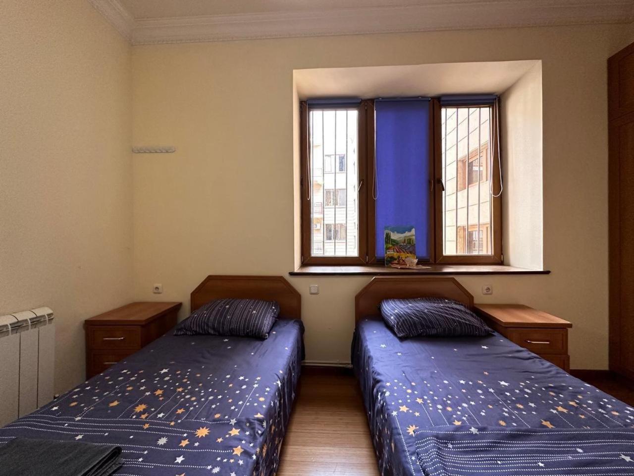 Hotel & Apartments California Yerevan Ngoại thất bức ảnh