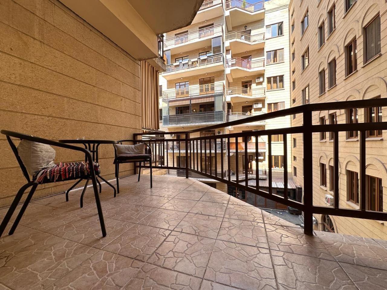 Hotel & Apartments California Yerevan Ngoại thất bức ảnh