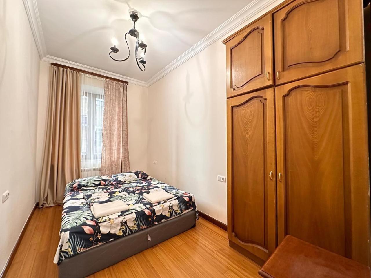 Hotel & Apartments California Yerevan Ngoại thất bức ảnh