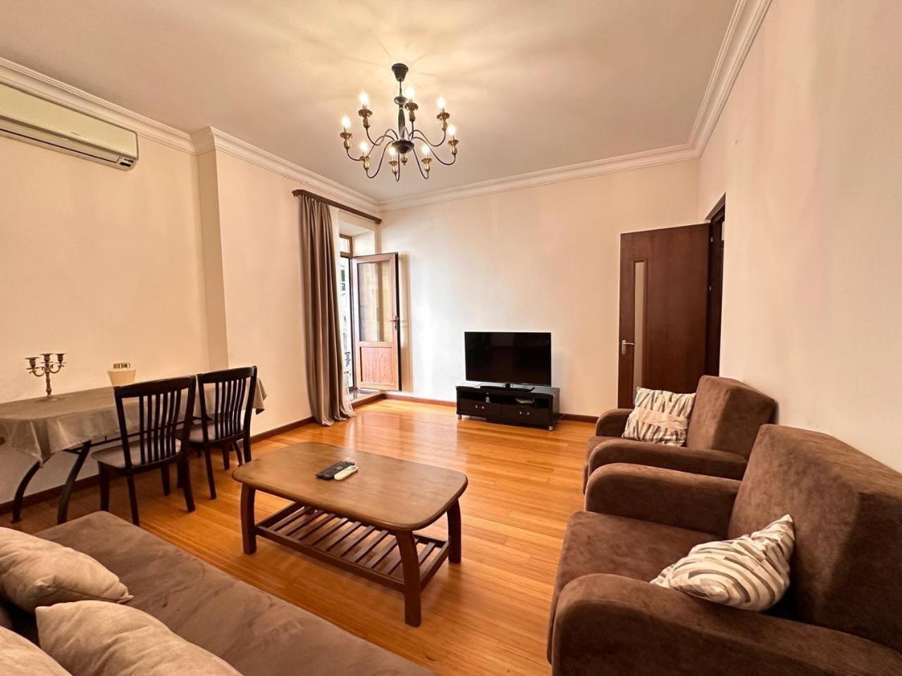 Hotel & Apartments California Yerevan Ngoại thất bức ảnh