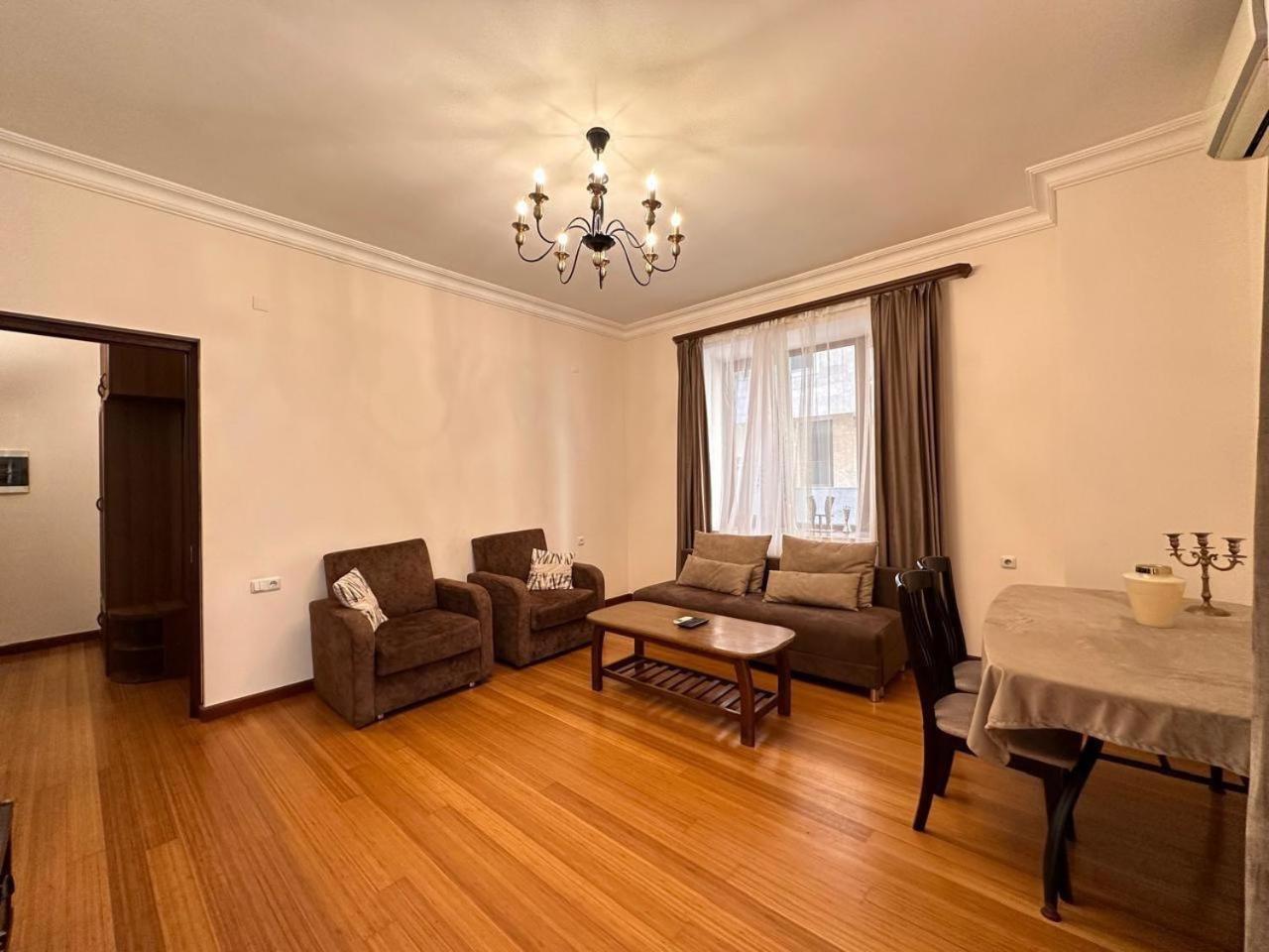 Hotel & Apartments California Yerevan Ngoại thất bức ảnh