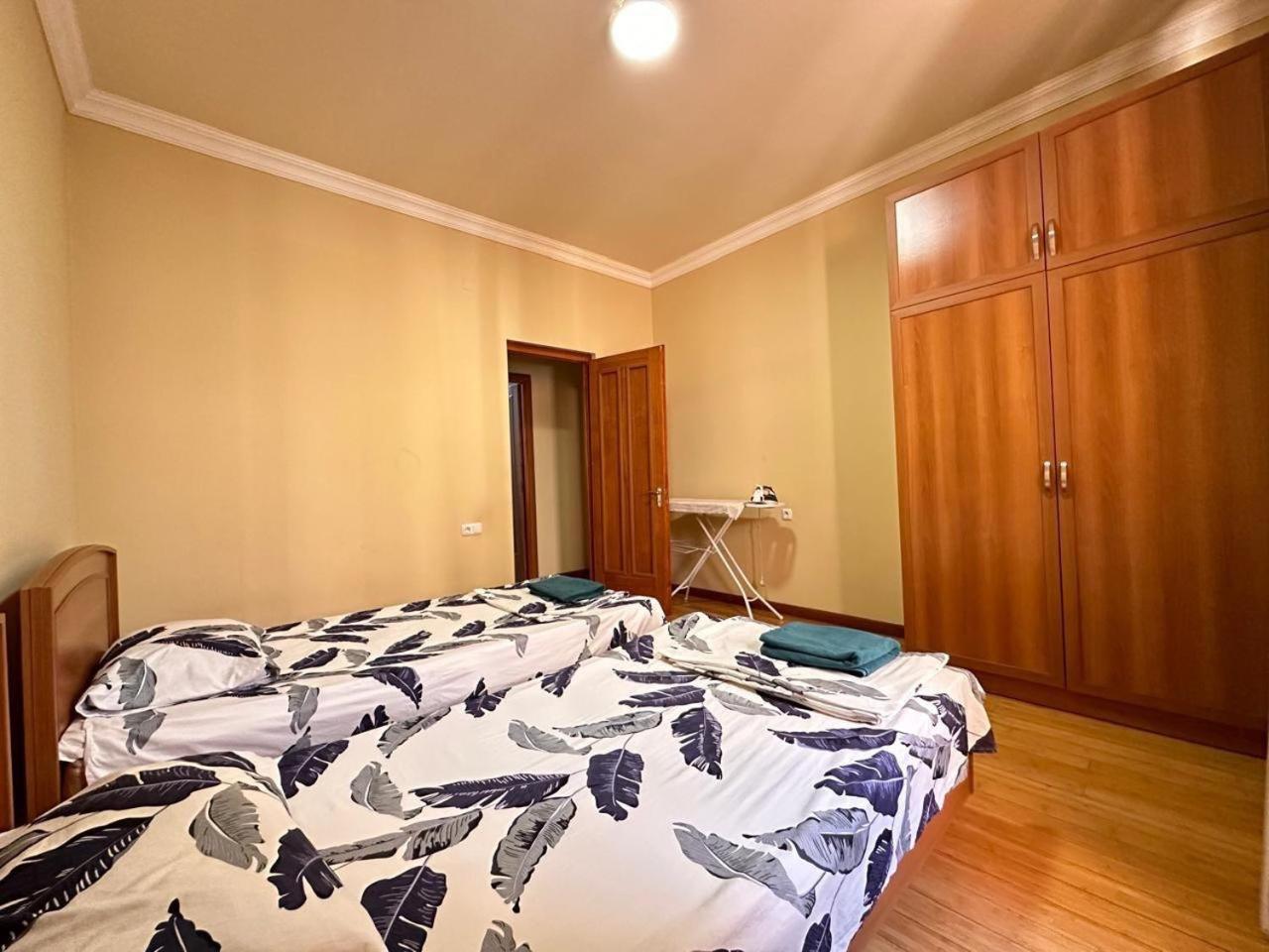Hotel & Apartments California Yerevan Ngoại thất bức ảnh
