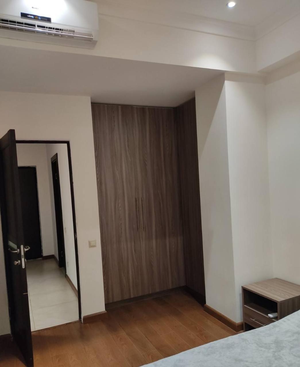 Hotel & Apartments California Yerevan Ngoại thất bức ảnh