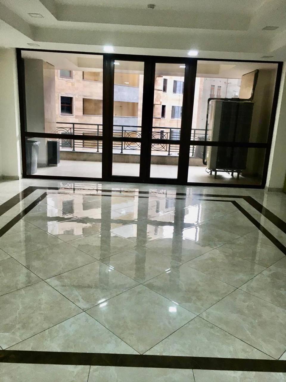 Hotel & Apartments California Yerevan Ngoại thất bức ảnh