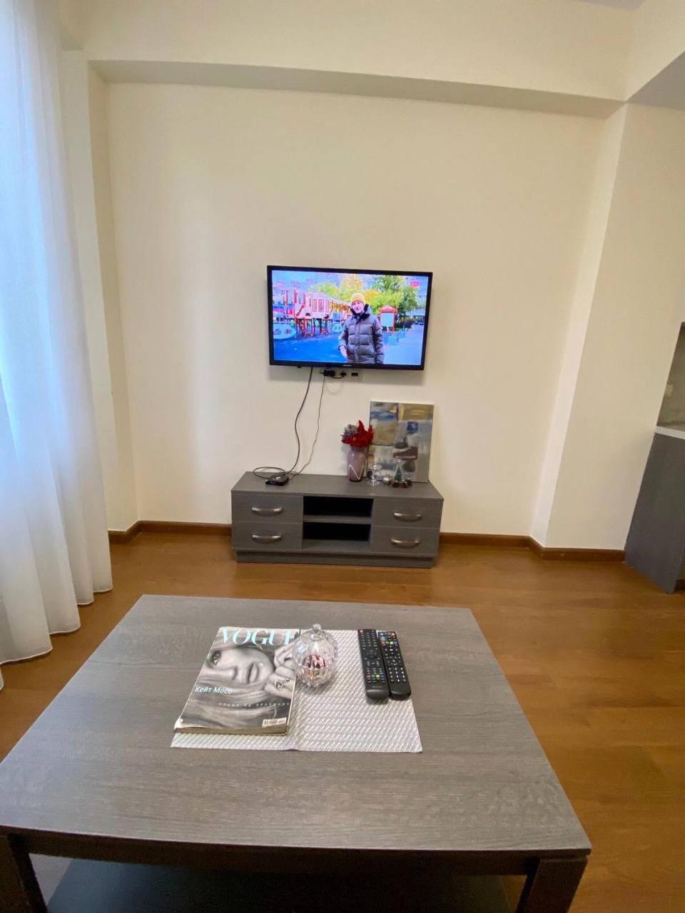 Hotel & Apartments California Yerevan Ngoại thất bức ảnh