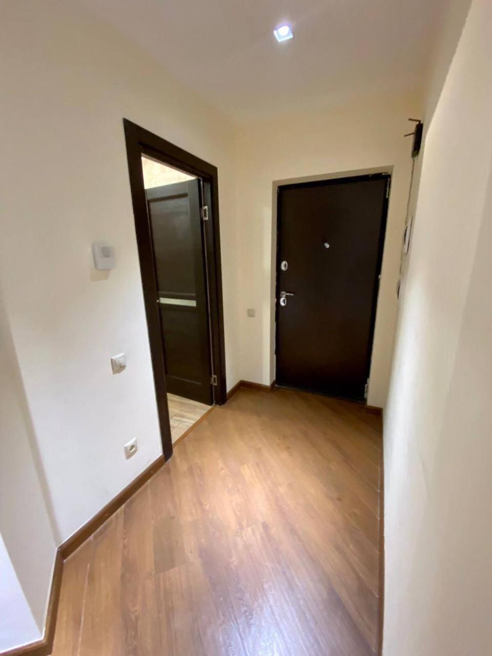 Hotel & Apartments California Yerevan Ngoại thất bức ảnh
