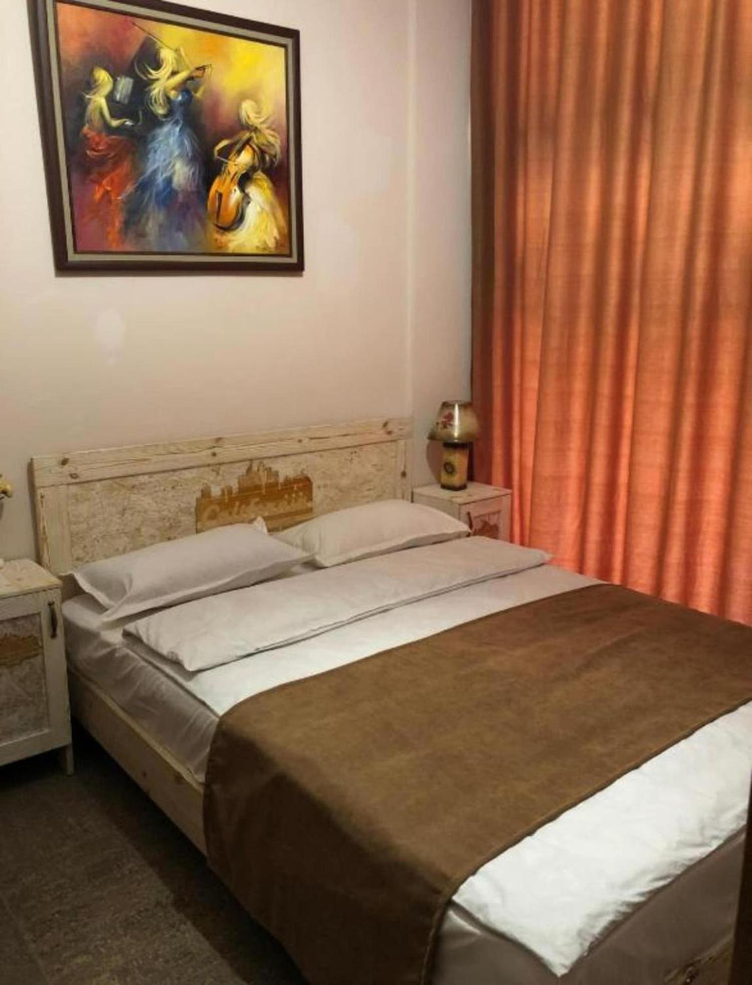 Hotel & Apartments California Yerevan Ngoại thất bức ảnh