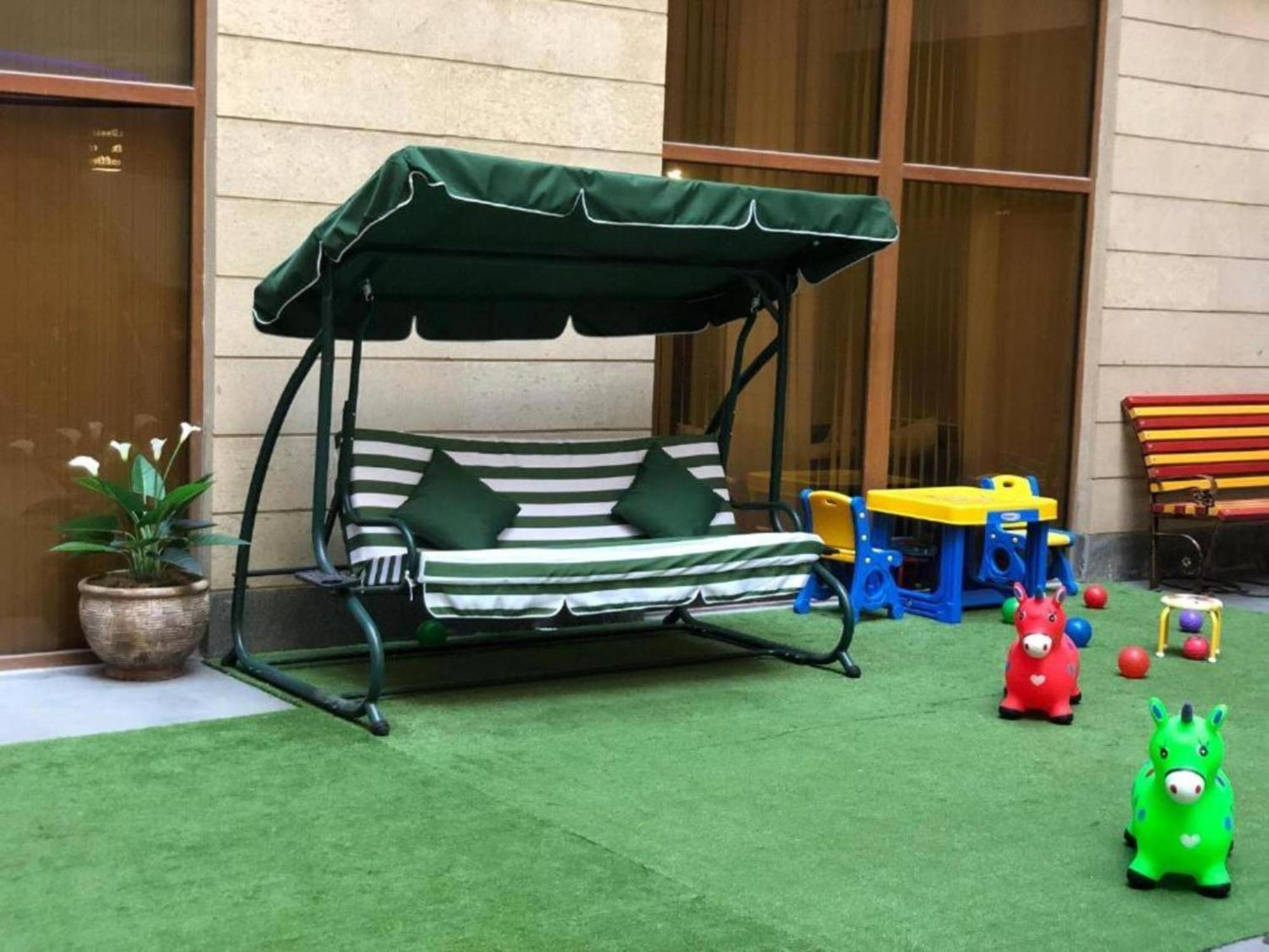 Hotel & Apartments California Yerevan Ngoại thất bức ảnh
