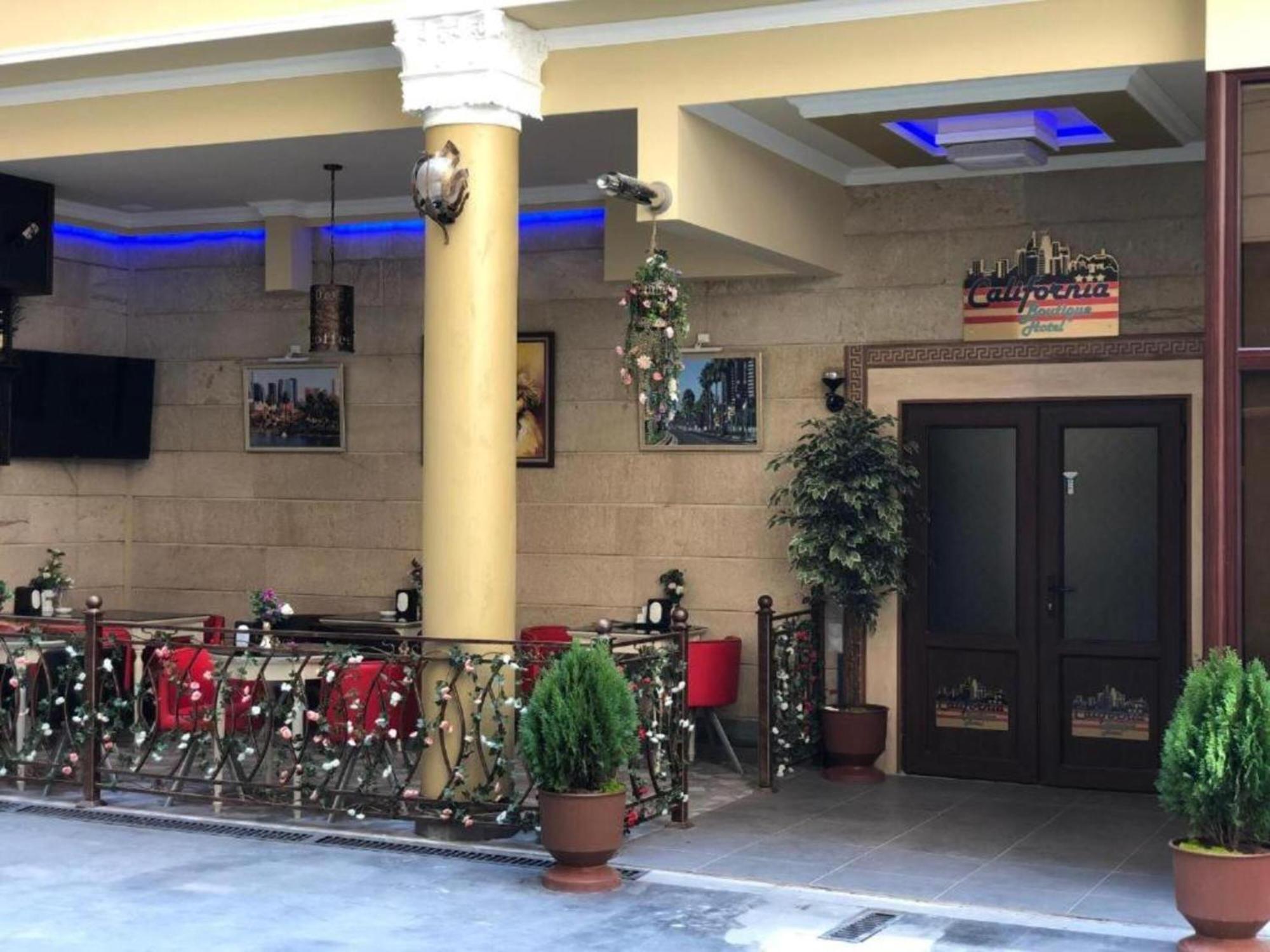 Hotel & Apartments California Yerevan Ngoại thất bức ảnh