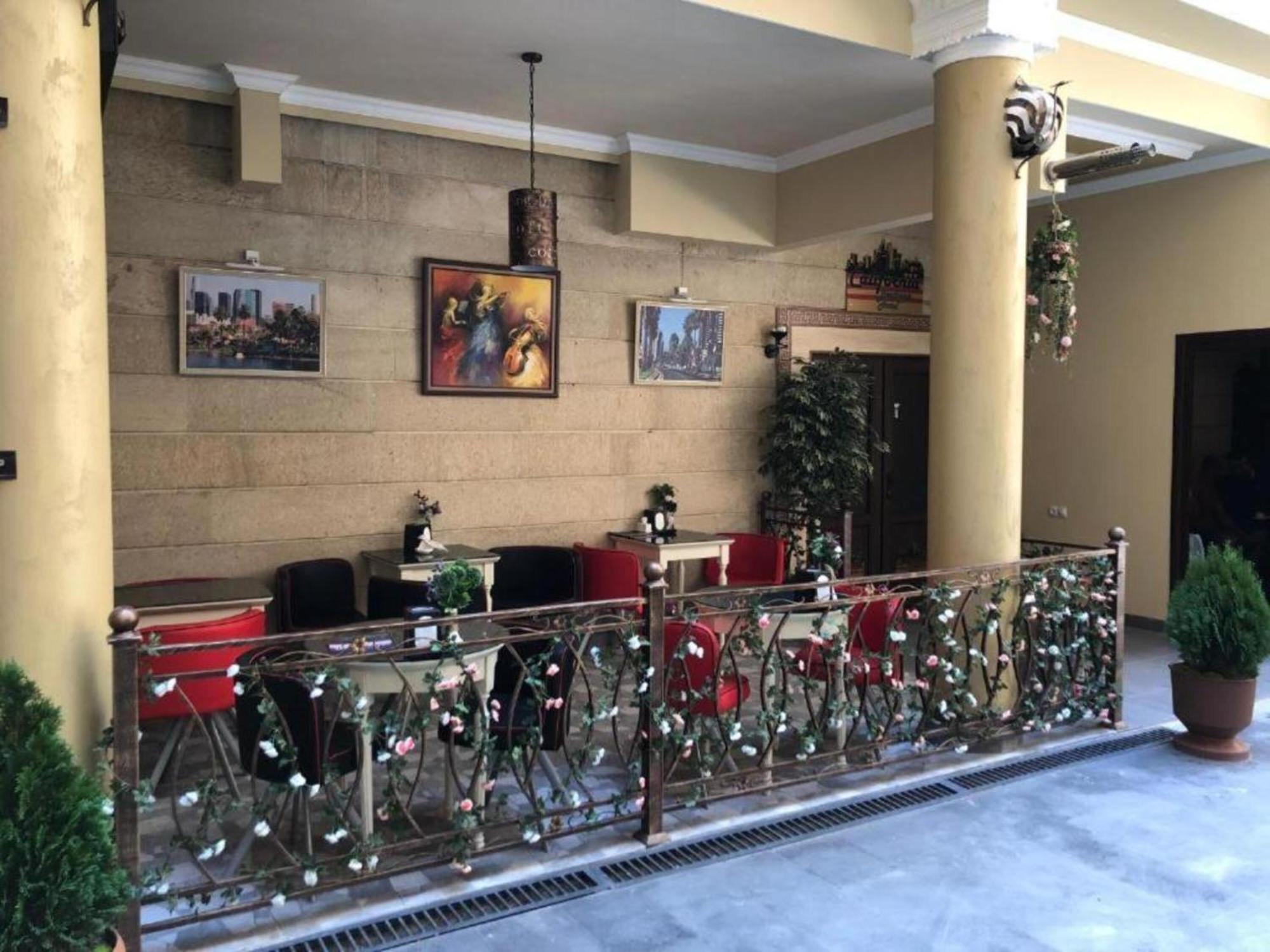 Hotel & Apartments California Yerevan Ngoại thất bức ảnh