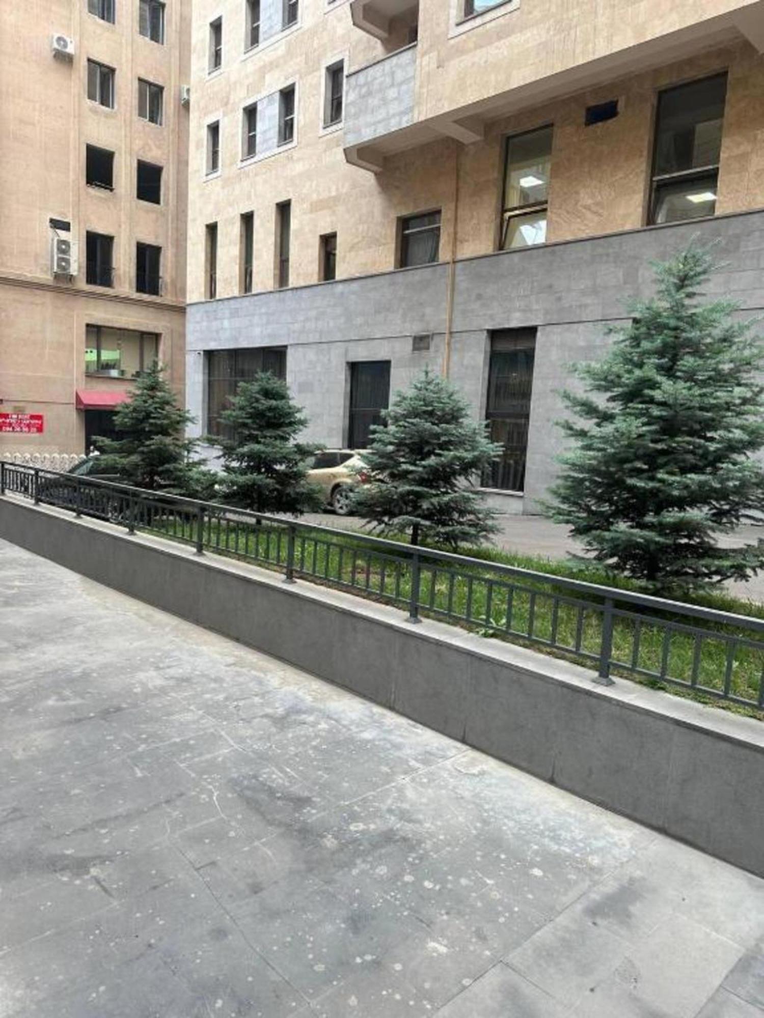 Hotel & Apartments California Yerevan Ngoại thất bức ảnh