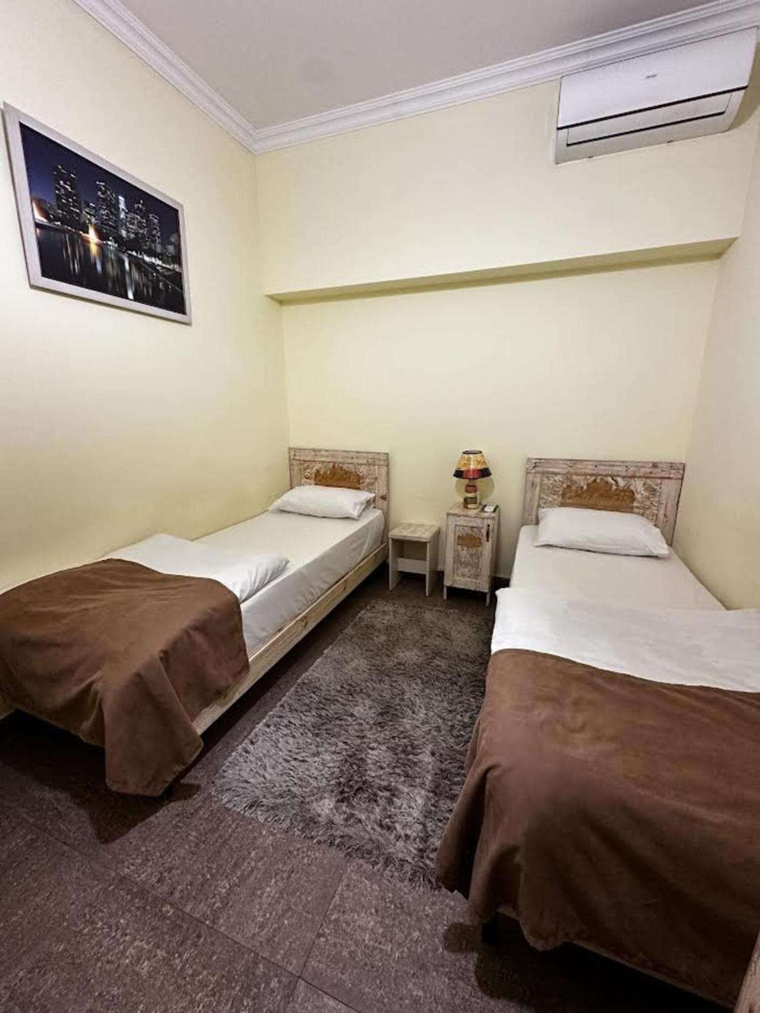 Hotel & Apartments California Yerevan Ngoại thất bức ảnh