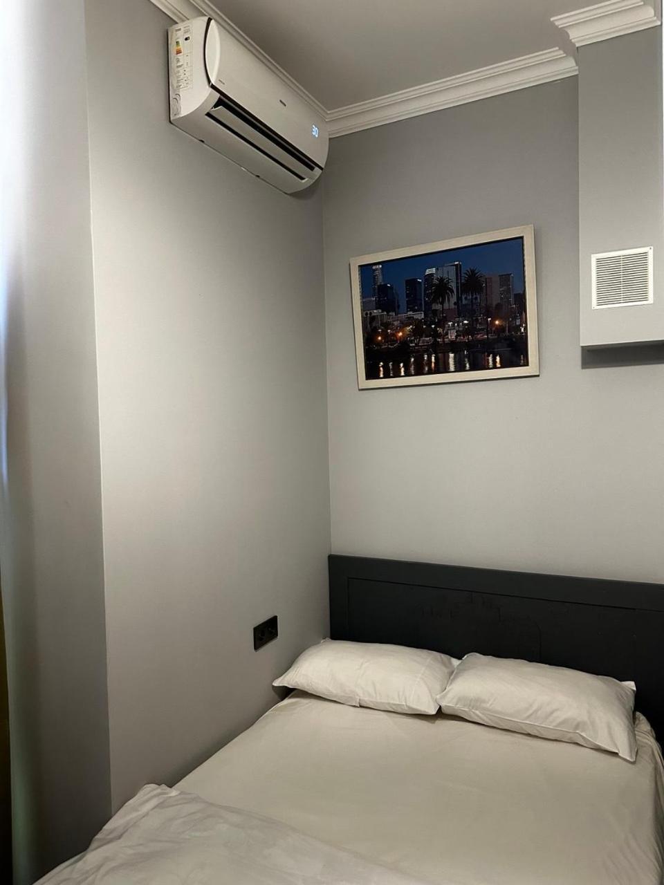 Hotel & Apartments California Yerevan Ngoại thất bức ảnh